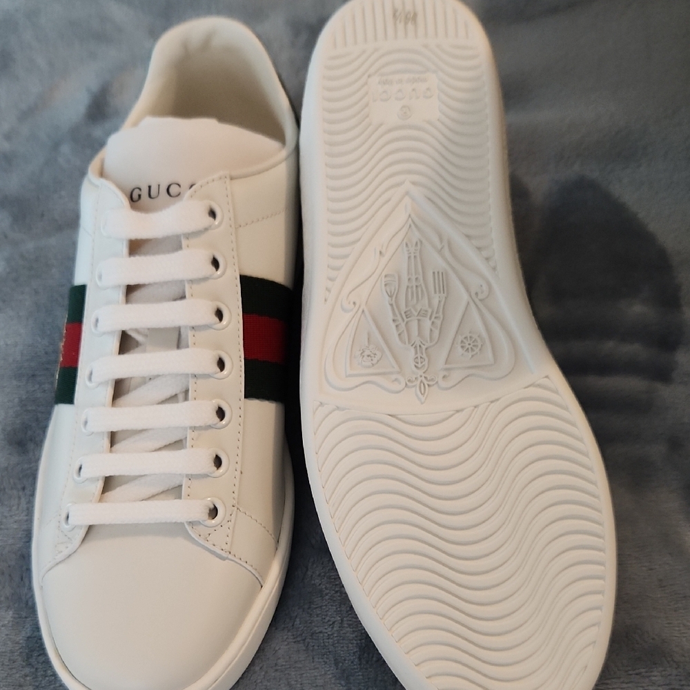 Gucci White Sneakers with Green and Red Stripes - Picture 2 of 5
